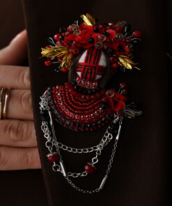 Брошка “Мотанка червоно золотиста”