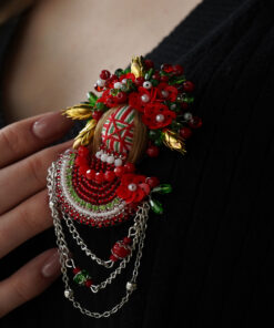 Alternative view of Брошка червоно зелена "Мотанка"