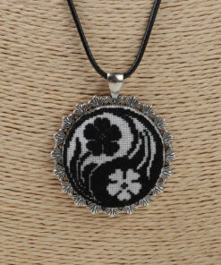 Alternative view of Кулон вишитий "Квіти інь-янь"